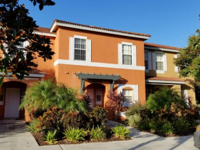Gated Emerald island resort townhome, Overlook Pool, 3 miles to Disney, rent by owner